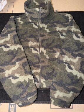 American Eagle Outfitters Kids Camo Sherpa Jacket - Olive, Tan, Black